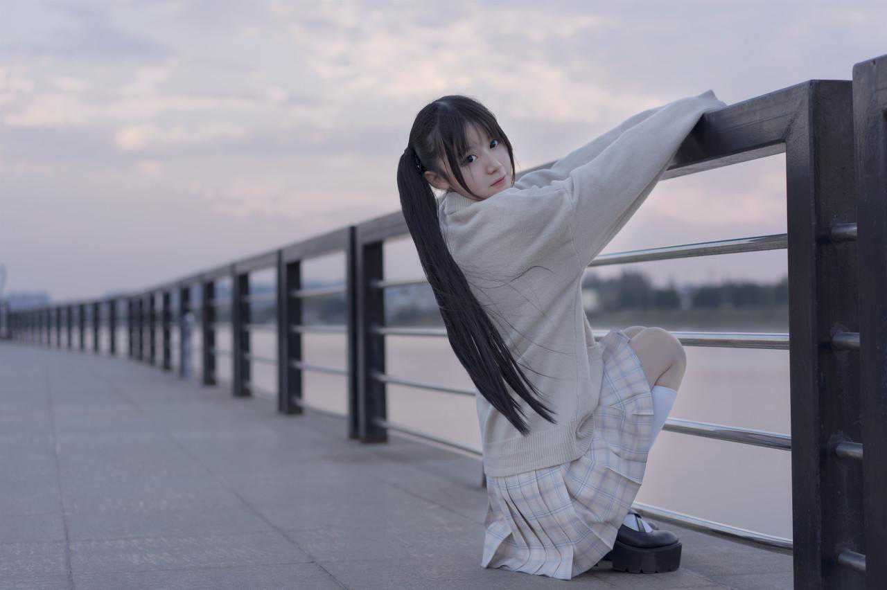 小说：她出门寻医被车撞，谁料醒后见帅哥，对方称他便是神医