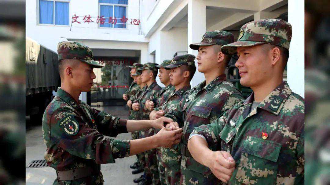 “十万分之一的机会与你配型成功……”署名：东风快递员