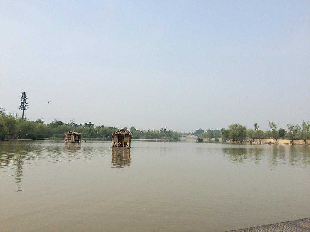 去天三百尺，我欲闯天关