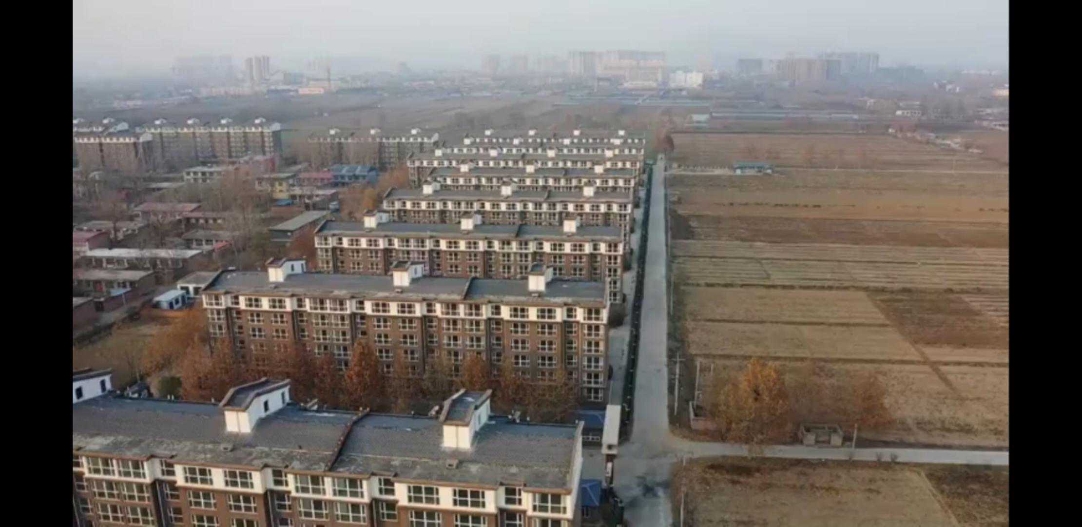 河北唐县“百亩洋楼”空置十年，村支书投资2亿亏损至今