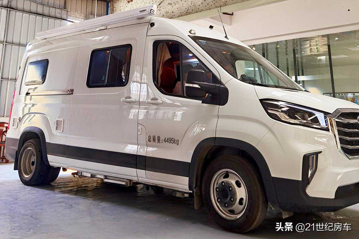 物美价廉的情侣用B型房车！大通4座2.0T动力，带一千锂电，有大床
