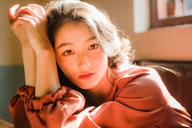 湖南男子因妻生不出儿子离婚，招摇带情人回家炫耀，不久报应来了