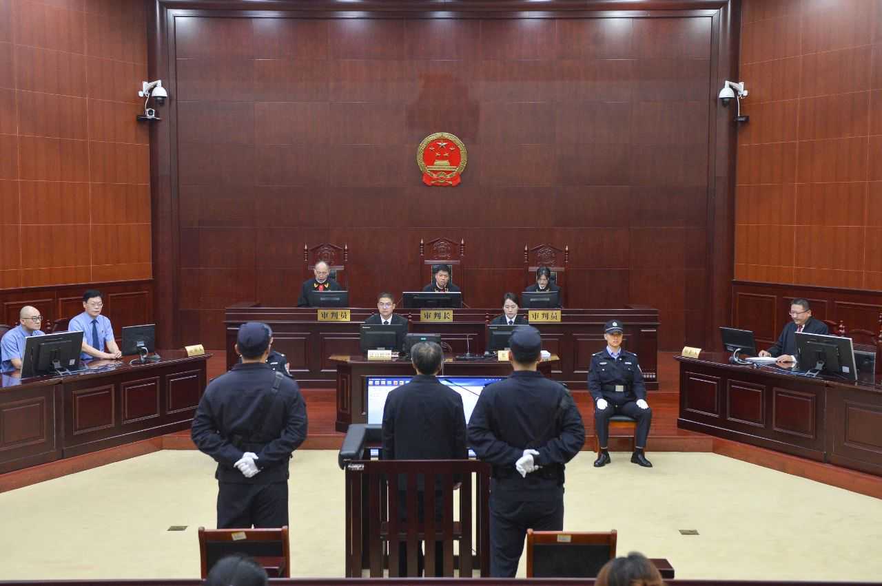 中国石化集团新星石油有限责任公司原党委书记徐向荣受贿案一审宣判