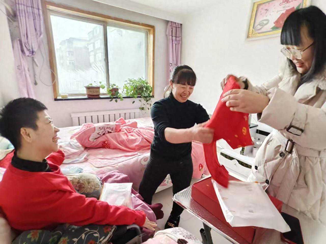 这就是咱沈阳人的“解纾暖” 比滚烫的大馃子还热乎的人情味