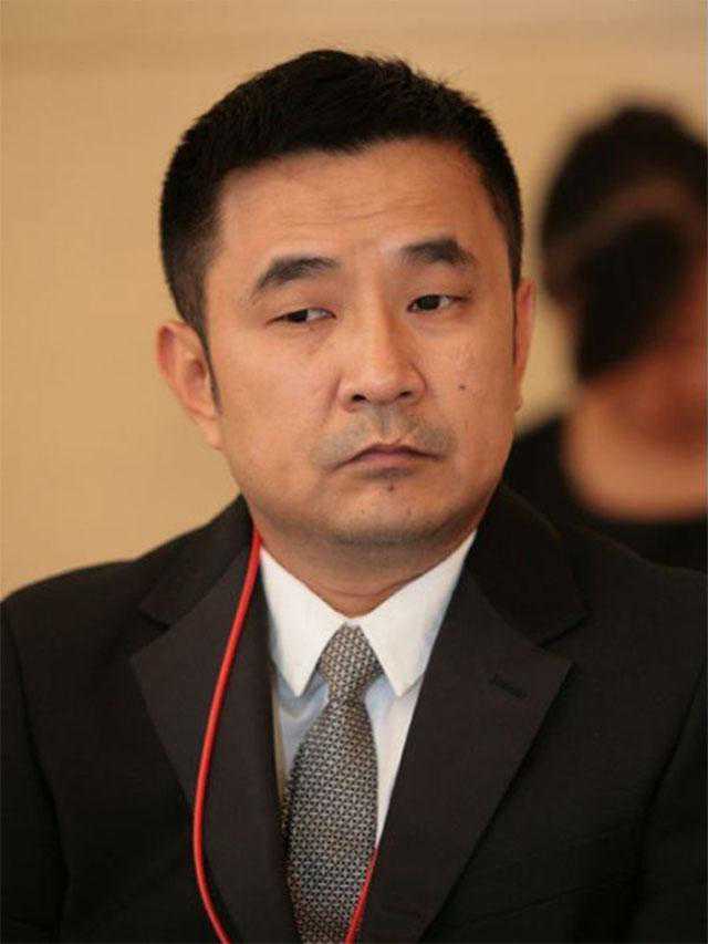 从江西首富到负债800亿：带女明星和61亿潜逃国外,亲爹葬礼也不回