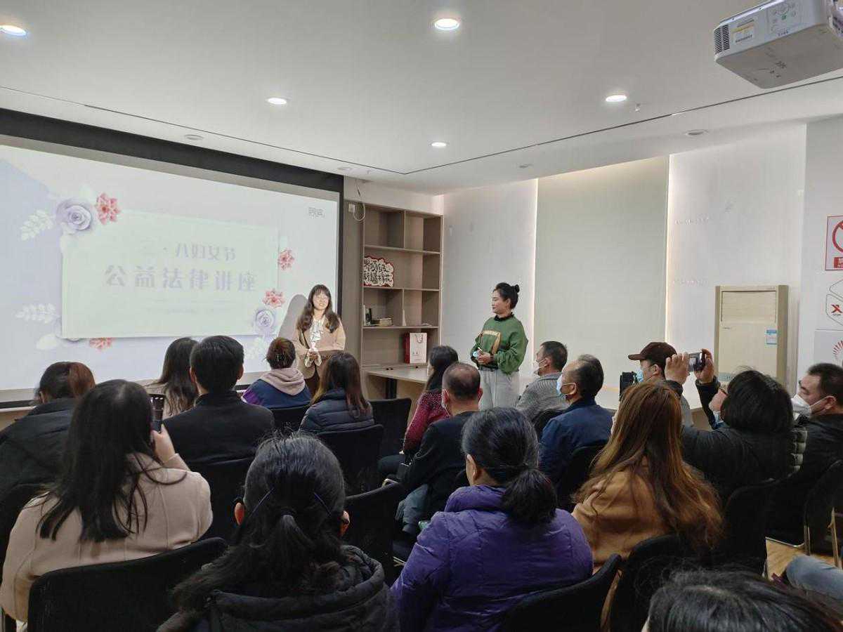 鹿鸣社区开展“巾帼芳华 法润万家”新时代文明实践活动