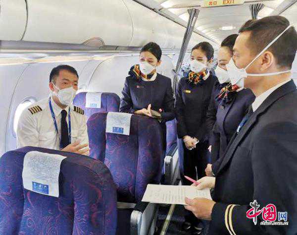 终于等到你们平安归来 国航两架包机迎接援鄂首批四川白衣天使回家