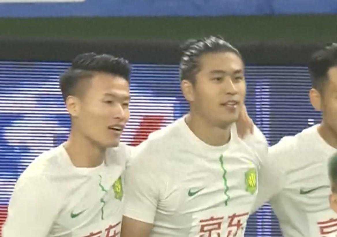 张玉宁回忆当年球童经历：陶指任意球破门时我在后面捡球