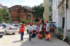 石狮：狮鑫物流五进大田慰问贫困生