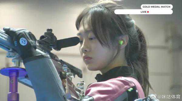 18岁高三女生勇夺四金！从进校队到成为世界冠军她才用了6年