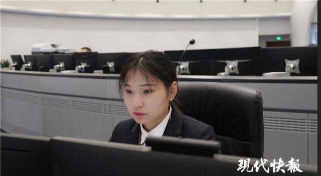 她是常州地铁唯一的女调度员，用责任感和火眼金睛，默默守护乘客出行