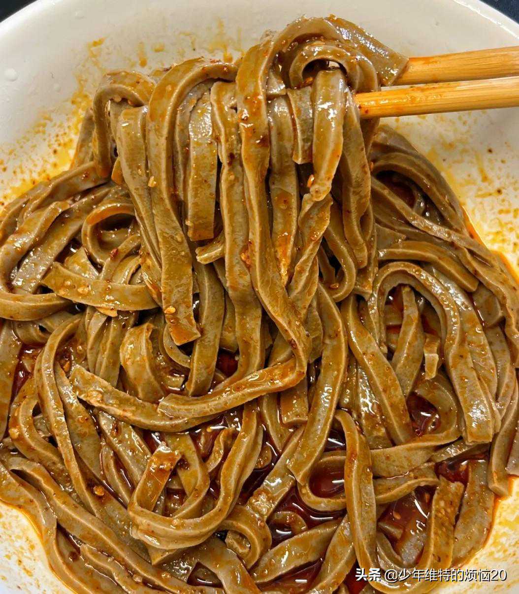 逛超市，这5款速食多囤点，口味独特，比康师傅好吃，便宜又实惠